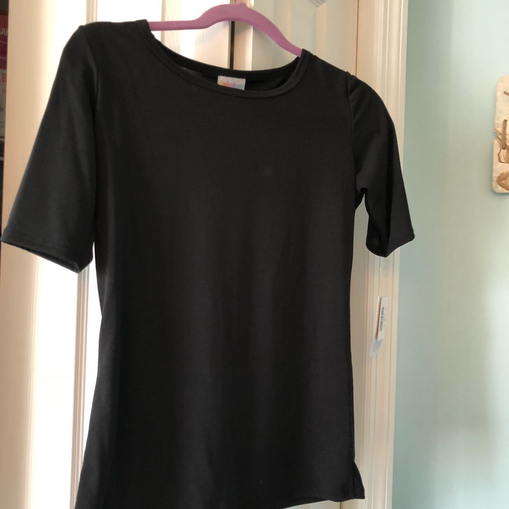LuLaRoe Small Black Gigi top